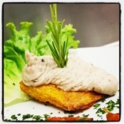 polentina croccante con humus di fagioli